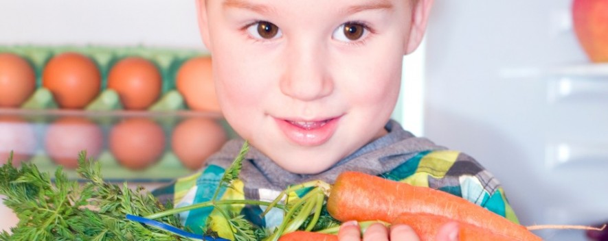 Rohkost und Salate für Kinder: Rezepte mit Vitaminen können Spaß machen - rohkost-salate-kinder-rezepte-885x352